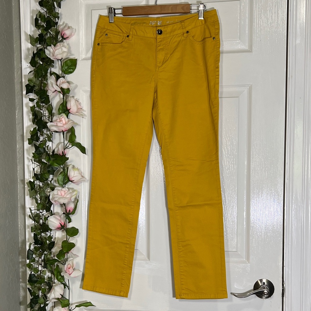 🧸NWOT Skinny Mustard Yellow Pants